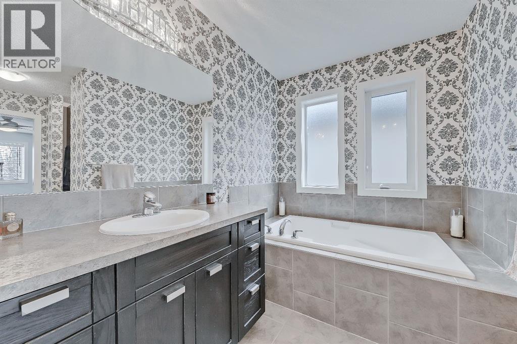 Soaker tub - 9 Copperleaf Way Se, Calgary, AB - Indoor Photo Showing Bathroom