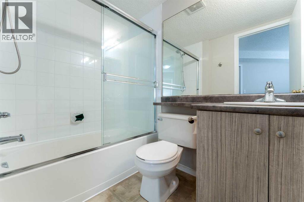 102, 1717 60 Street Se, Calgary, AB - Indoor Photo Showing Bathroom