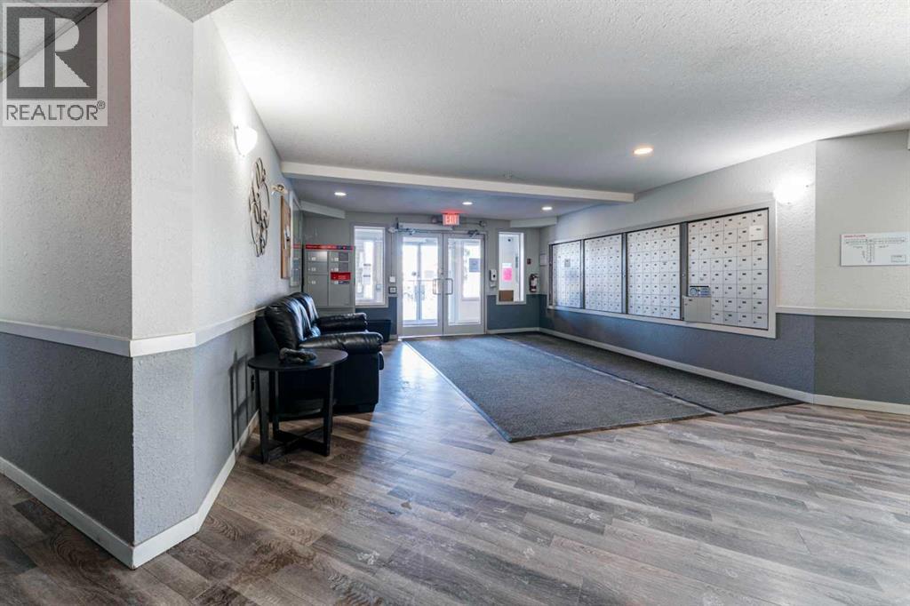 102, 1717 60 Street Se, Calgary, AB - Indoor Photo Showing Other Room