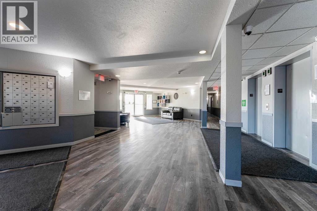 102, 1717 60 Street Se, Calgary, AB - Indoor Photo Showing Other Room