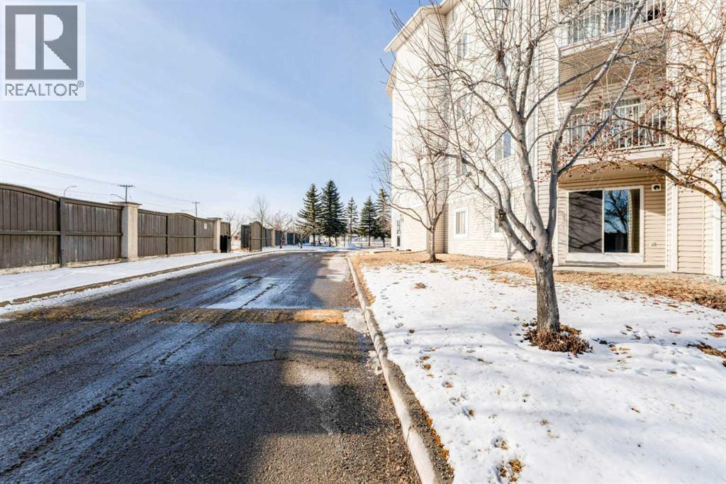 102, 1717 60 Street Se, Calgary, AB - Outdoor