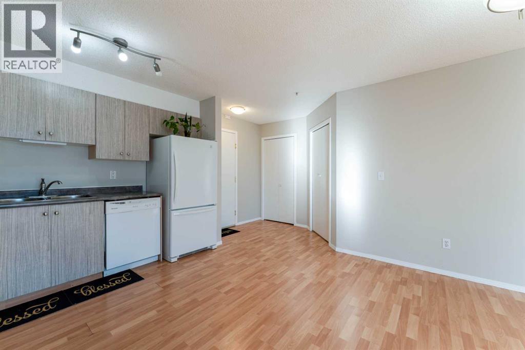 102, 1717 60 Street Se, Calgary, AB - Indoor Photo Showing Kitchen