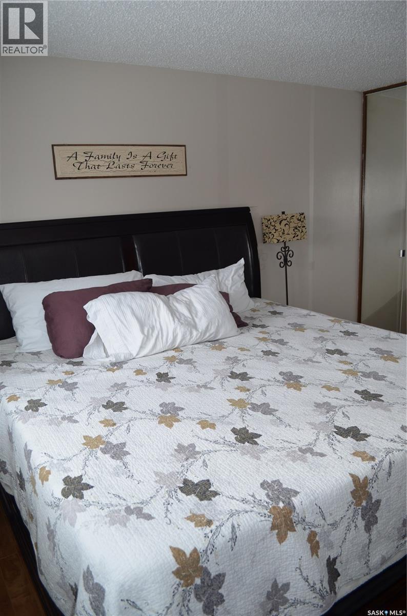 394 Standard Street, Pennant, SK - Indoor Photo Showing Bedroom