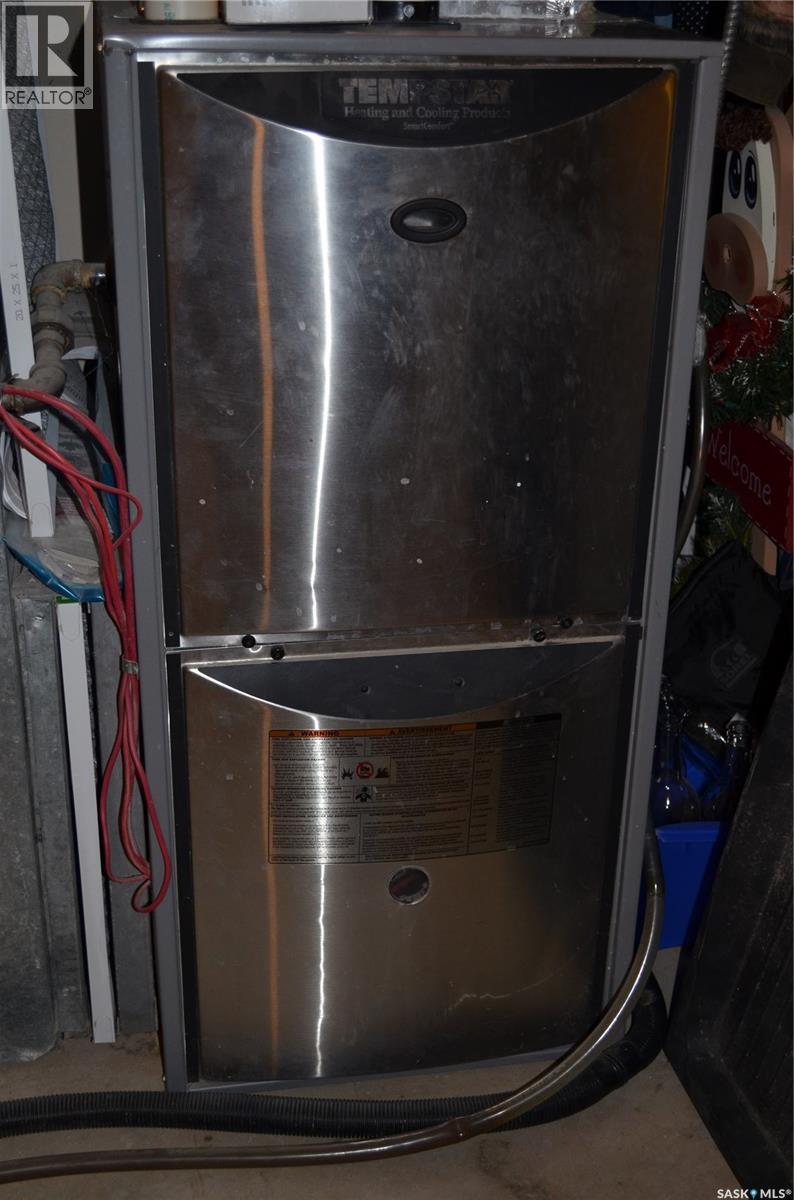 394 Standard Street, Pennant, SK - Indoor