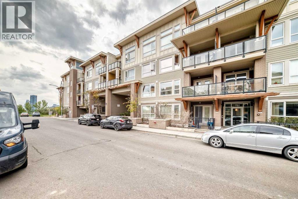 120, 707 4 Street Ne, Calgary, AB - Outdoor With Balcony With Facade