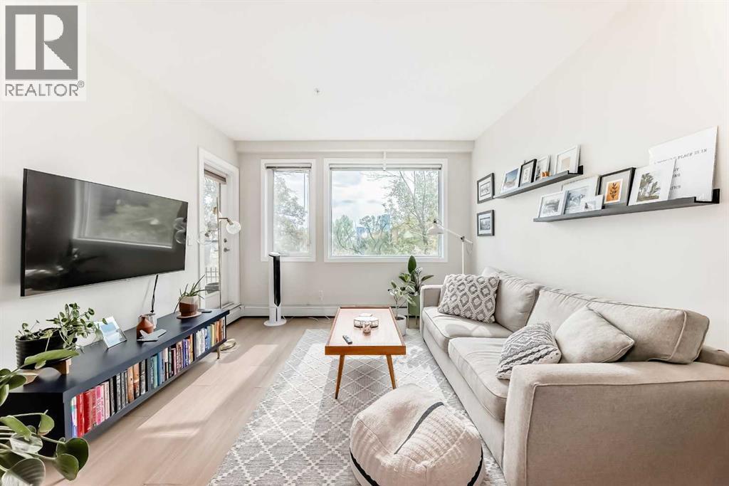 120, 707 4 Street Ne, Calgary, AB - Indoor Photo Showing Living Room