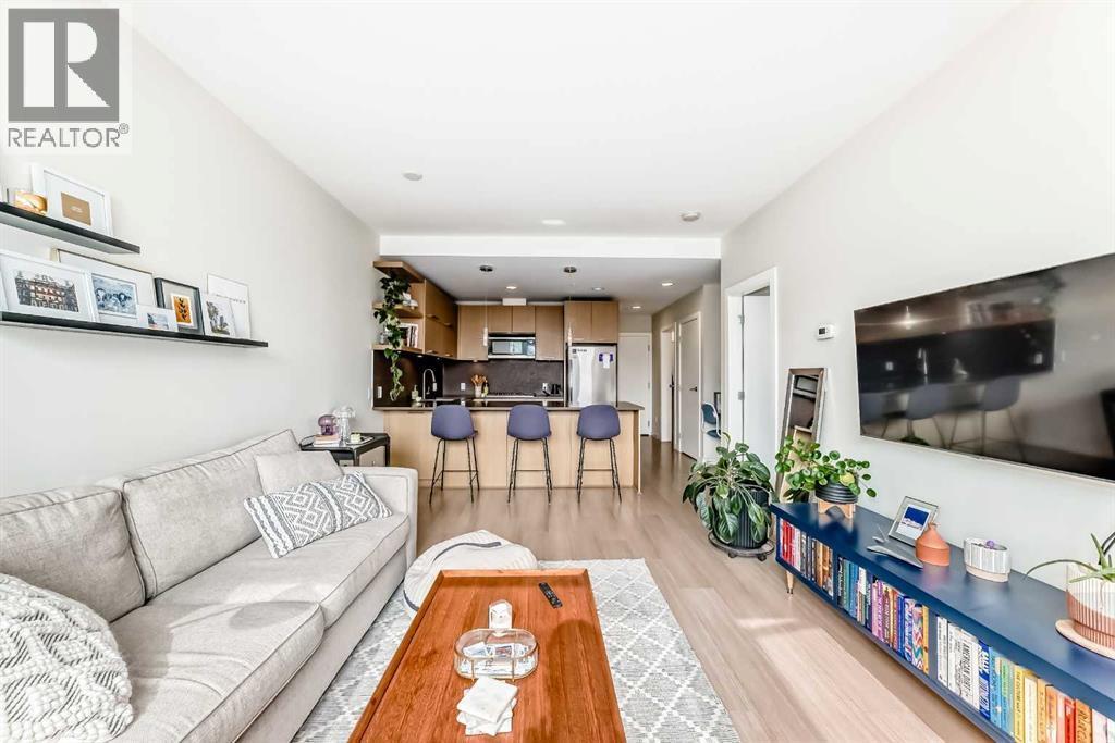 120, 707 4 Street Ne, Calgary, AB - Indoor Photo Showing Living Room