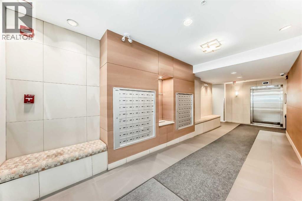 120, 707 4 Street Ne, Calgary, AB - Indoor Photo Showing Other Room