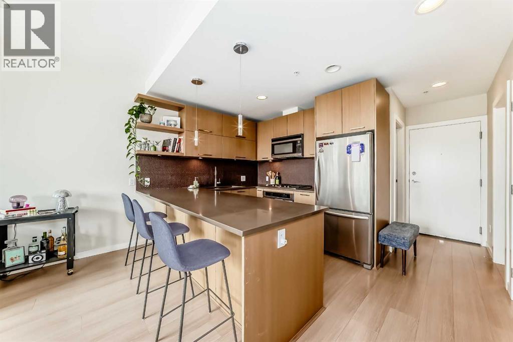 120, 707 4 Street Ne, Calgary, AB - Indoor Photo Showing Kitchen With Stainless Steel Kitchen