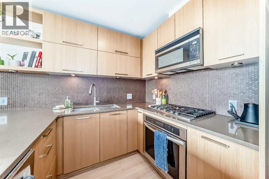 120, 707 4 Street Ne, Calgary, AB - Indoor Photo Showing Kitchen With Upgraded Kitchen