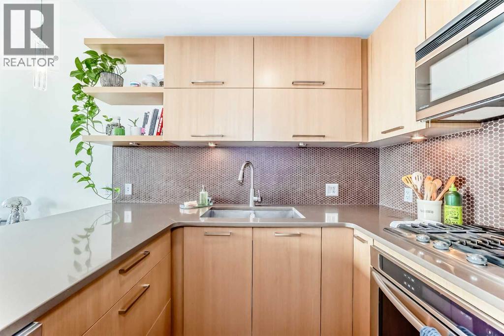 120, 707 4 Street Ne, Calgary, AB - Indoor Photo Showing Kitchen With Upgraded Kitchen