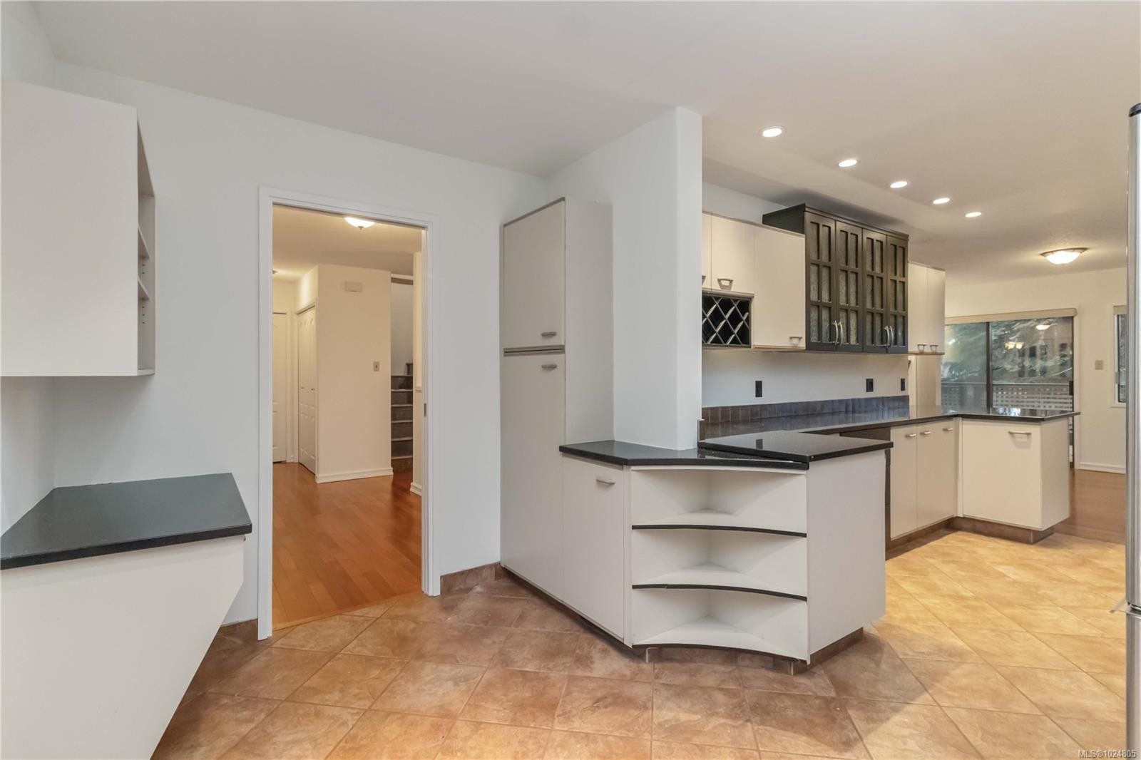 1-981 Fir Tree Glen, Saanich, BC