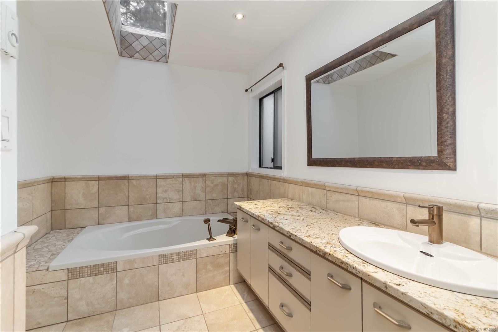 1-981 Fir Tree Glen, Saanich, BC