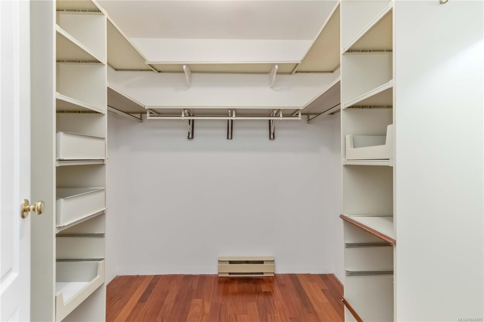 1-981 Fir Tree Glen, Saanich, BC