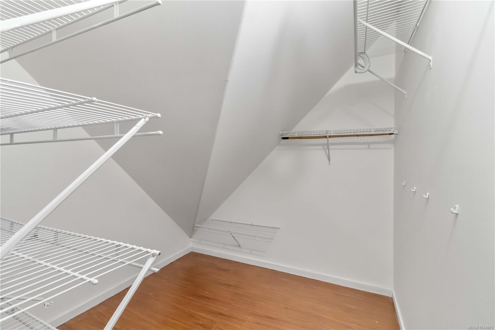 1-981 Fir Tree Glen, Saanich, BC