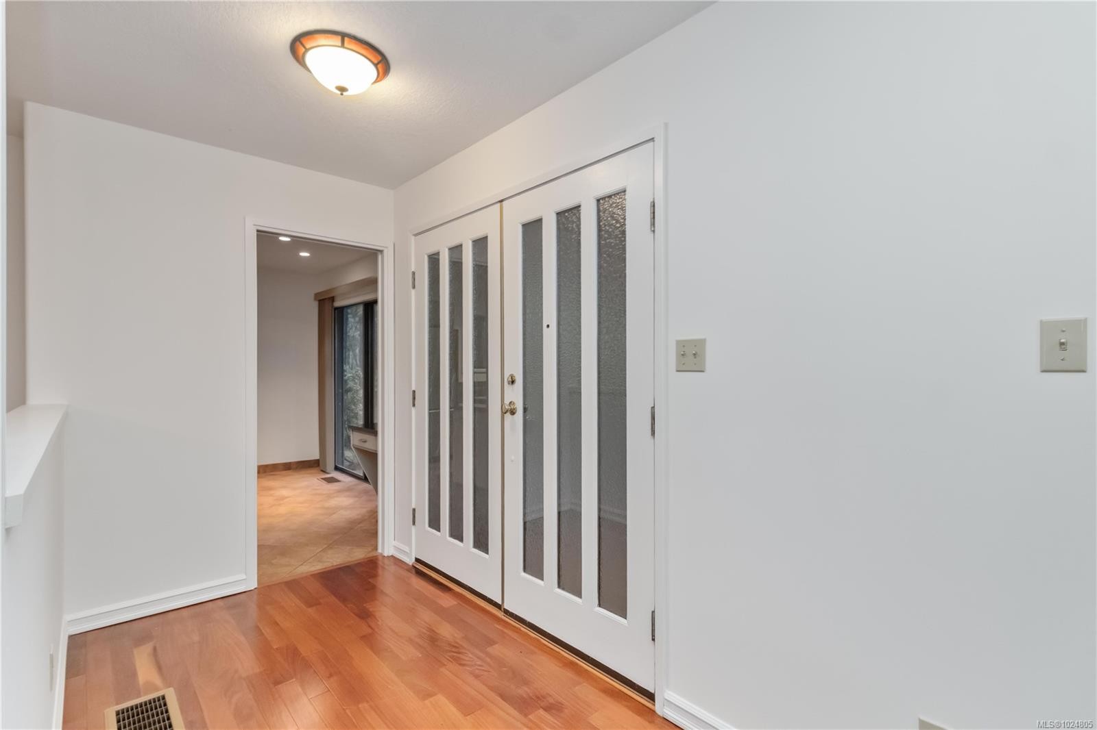 1-981 Fir Tree Glen, Saanich, BC