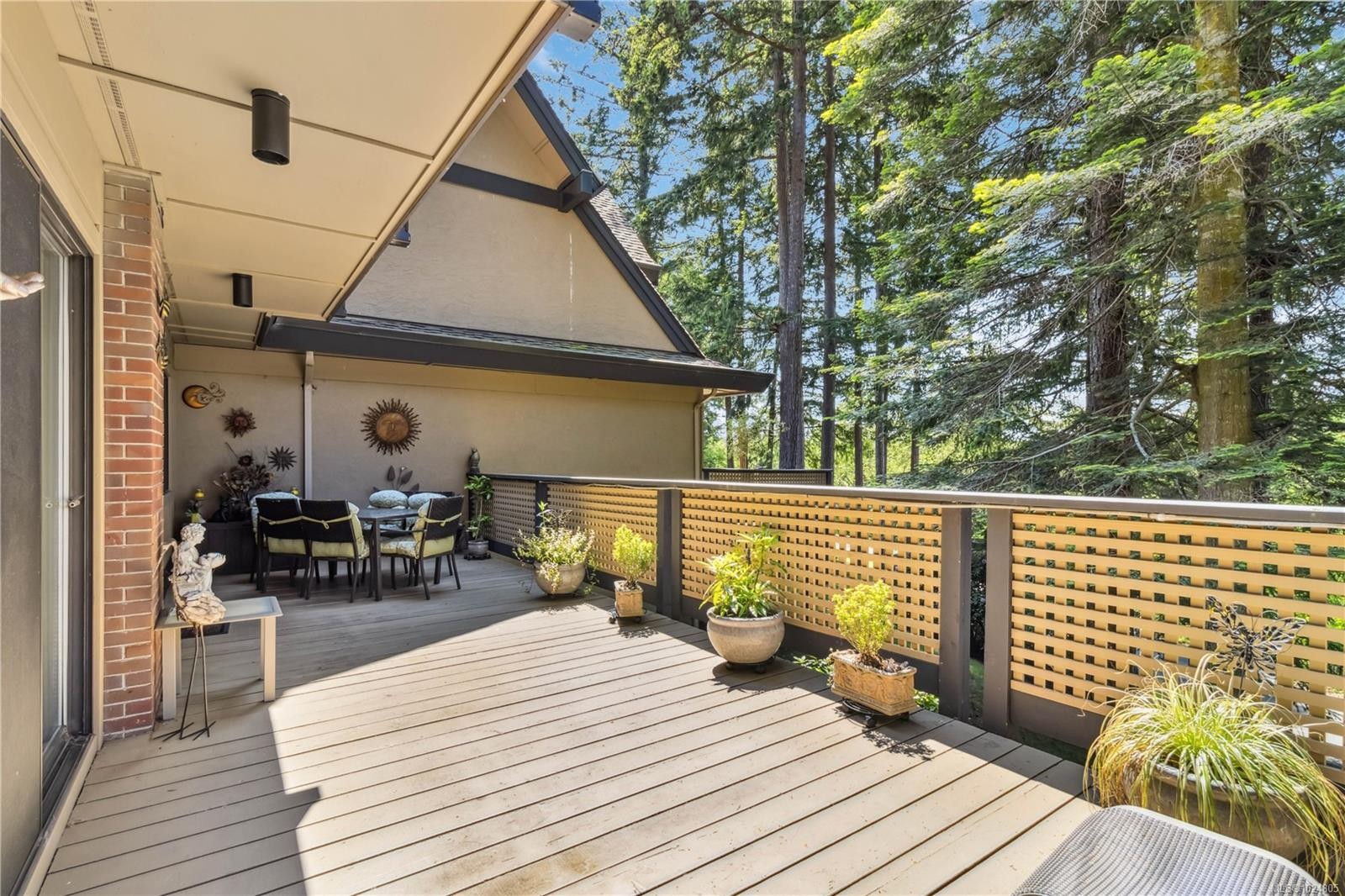 1-981 Fir Tree Glen, Saanich, BC