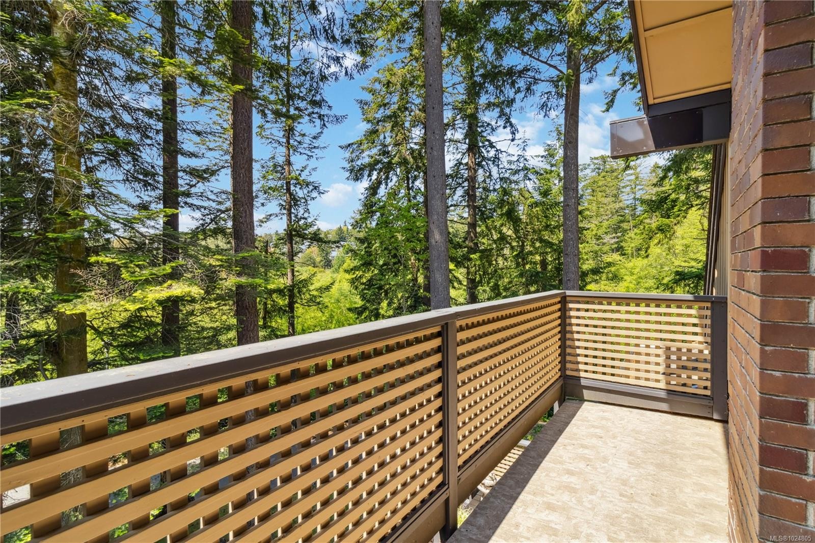 1-981 Fir Tree Glen, Saanich, BC