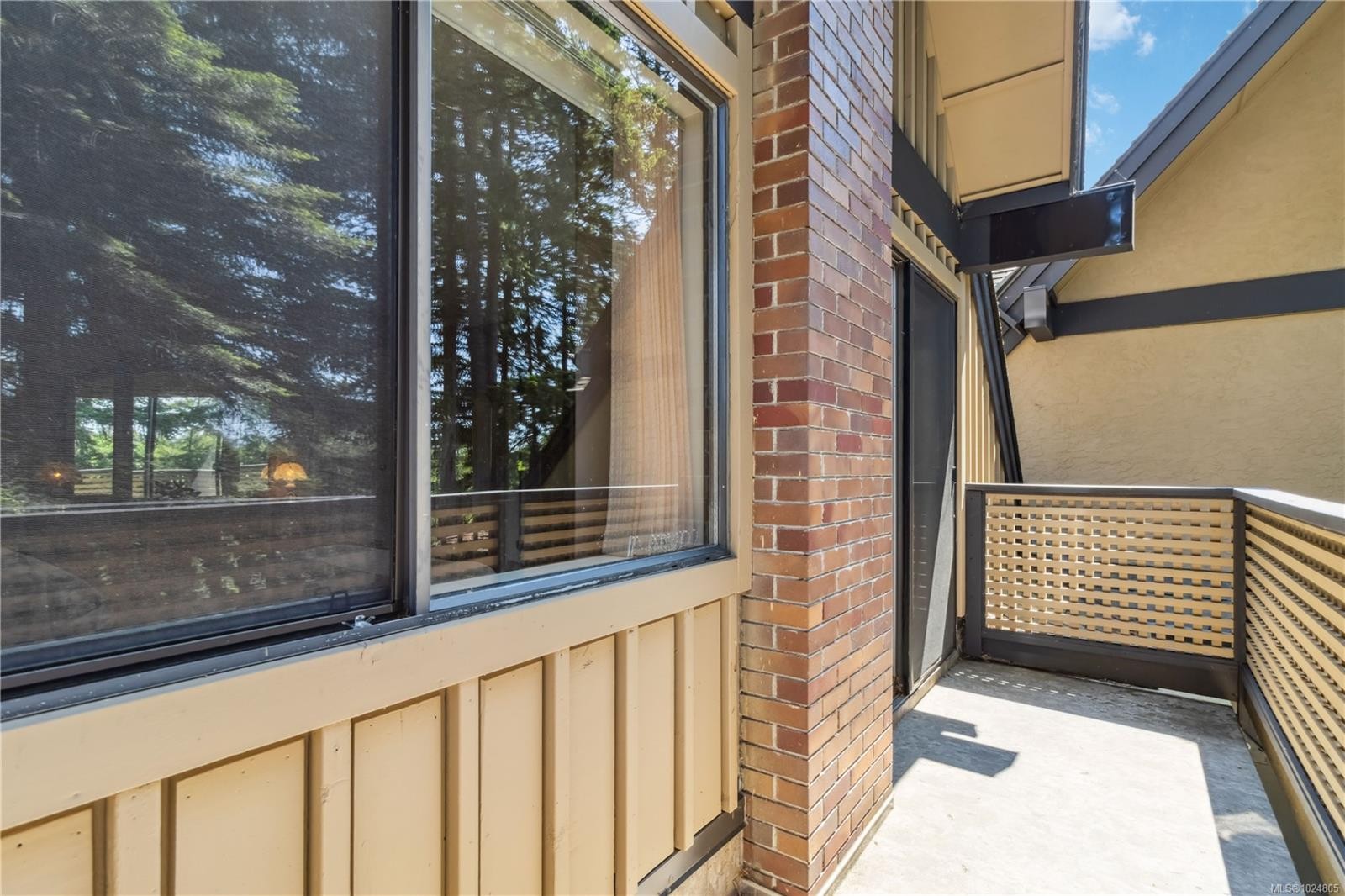 1-981 Fir Tree Glen, Saanich, BC