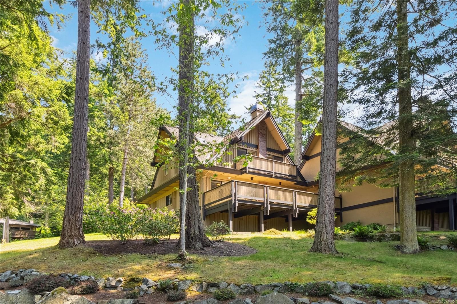 1-981 Fir Tree Glen, Saanich, BC