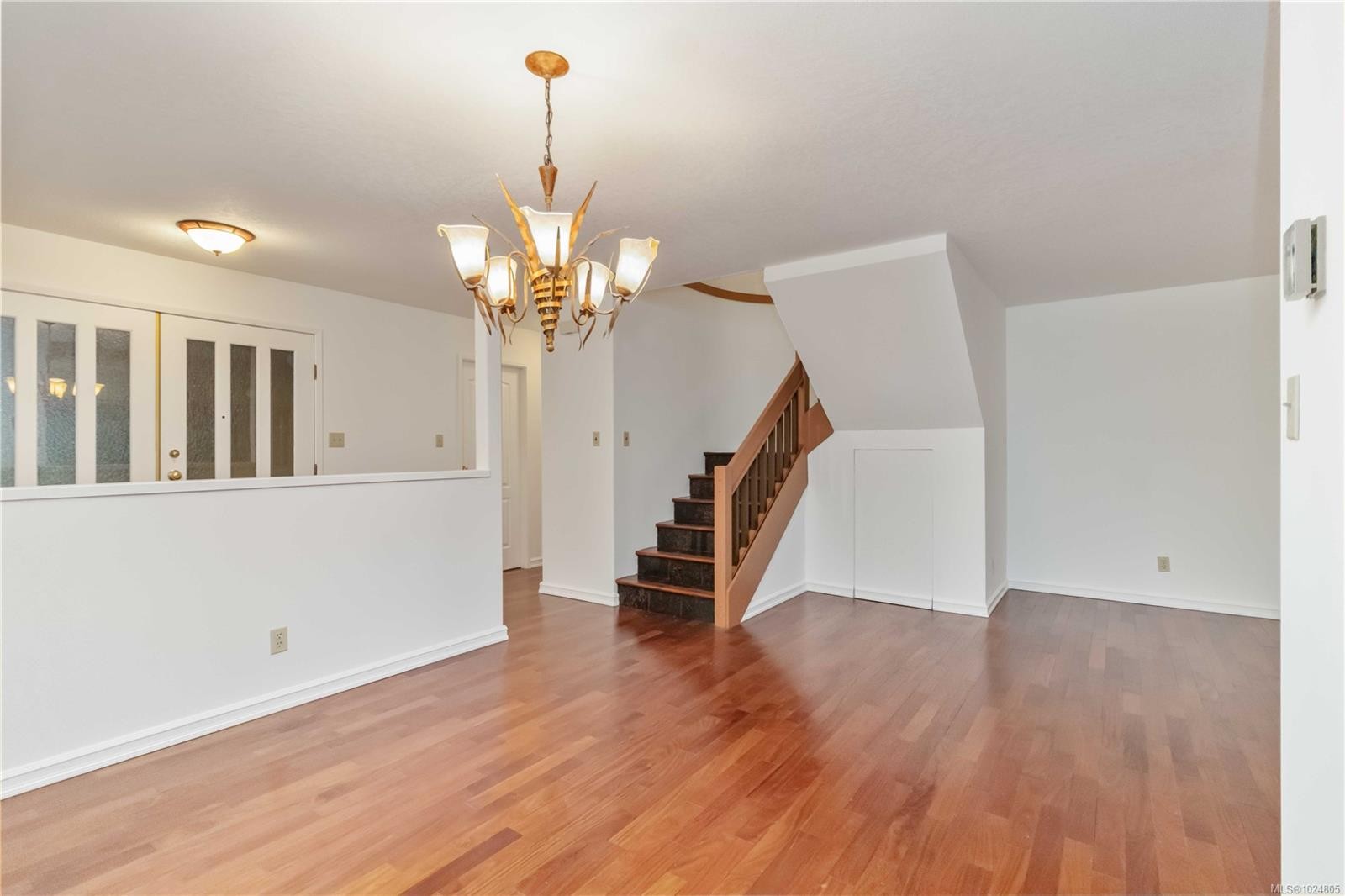 1-981 Fir Tree Glen, Saanich, BC