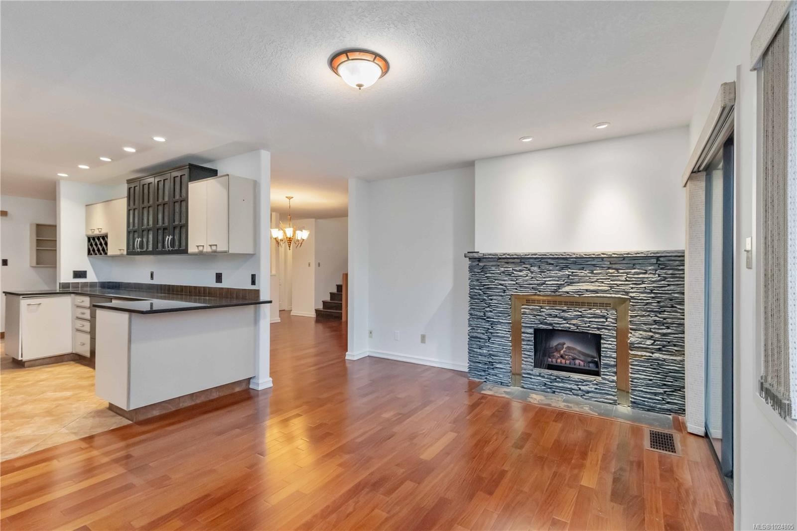 1-981 Fir Tree Glen, Saanich, BC