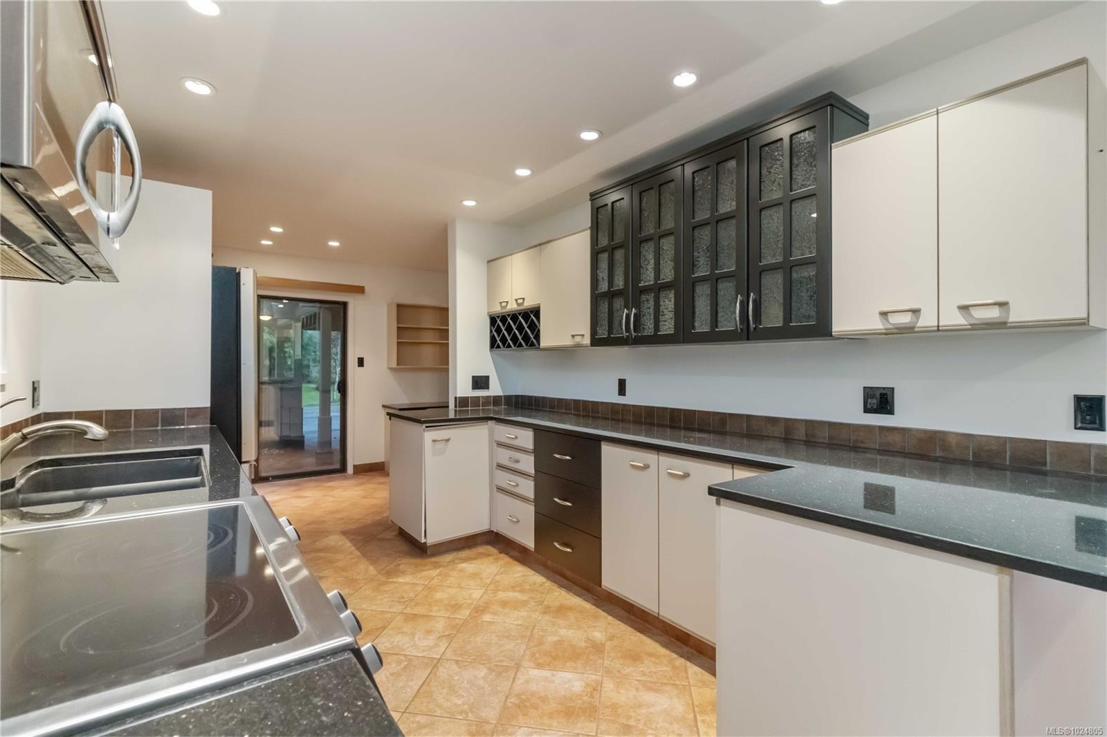 1-981 Fir Tree Glen, Saanich, BC