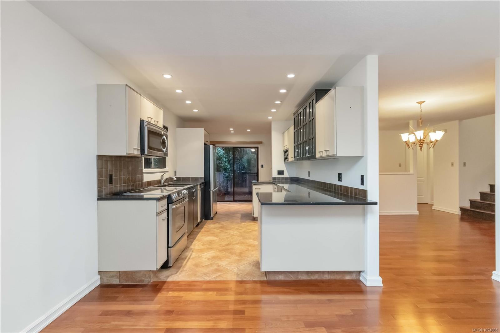 1-981 Fir Tree Glen, Saanich, BC