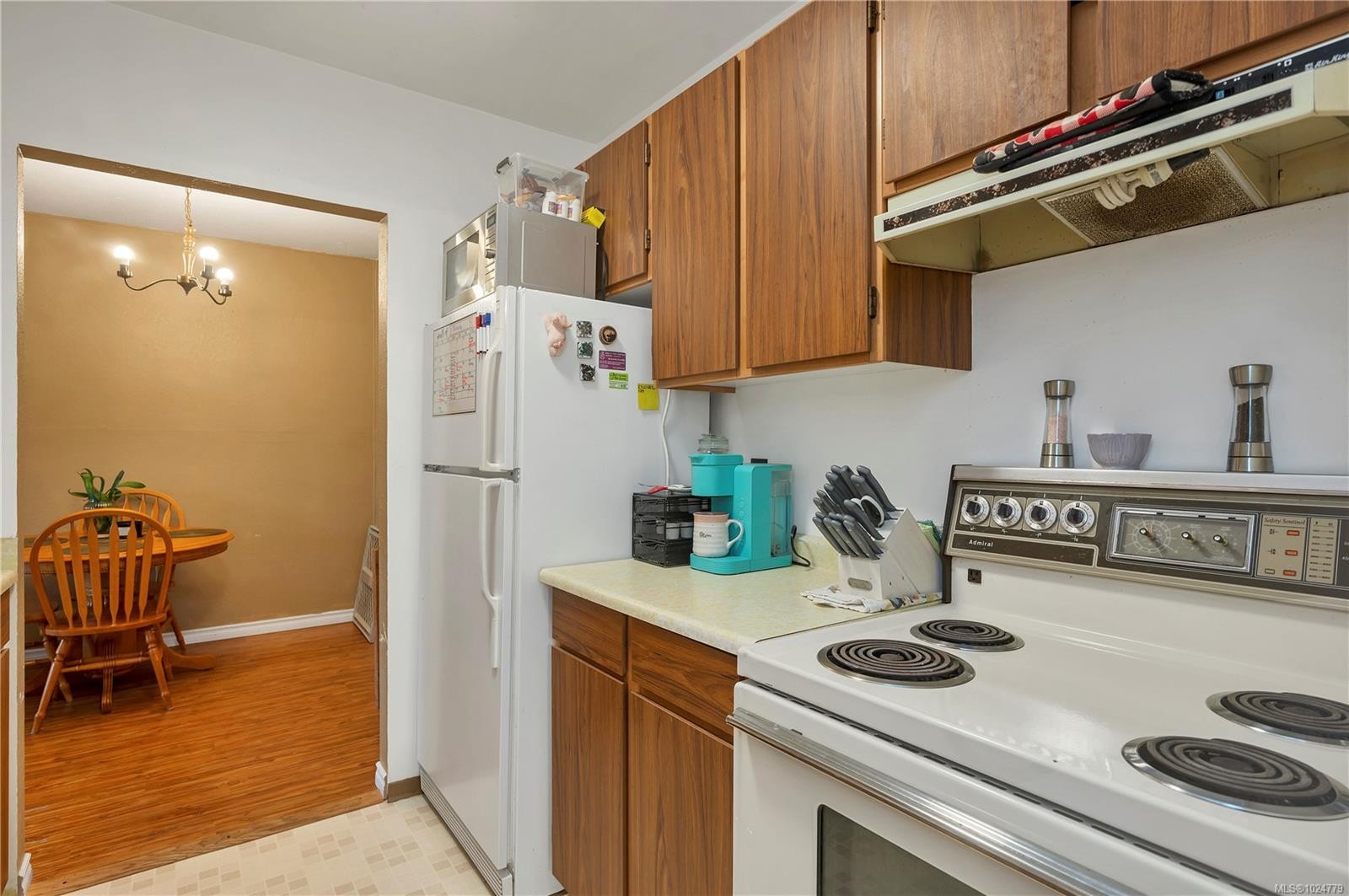 307-611 Macmillan Dr, Sayward, BC - Indoor Photo Showing Kitchen