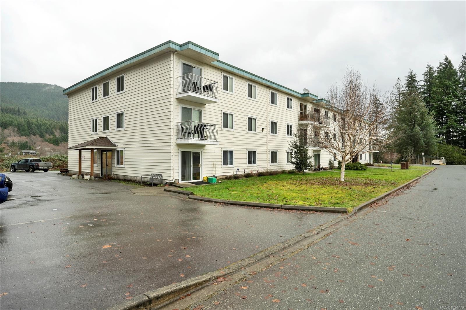 307-611 Macmillan Dr, Sayward, BC - Outdoor