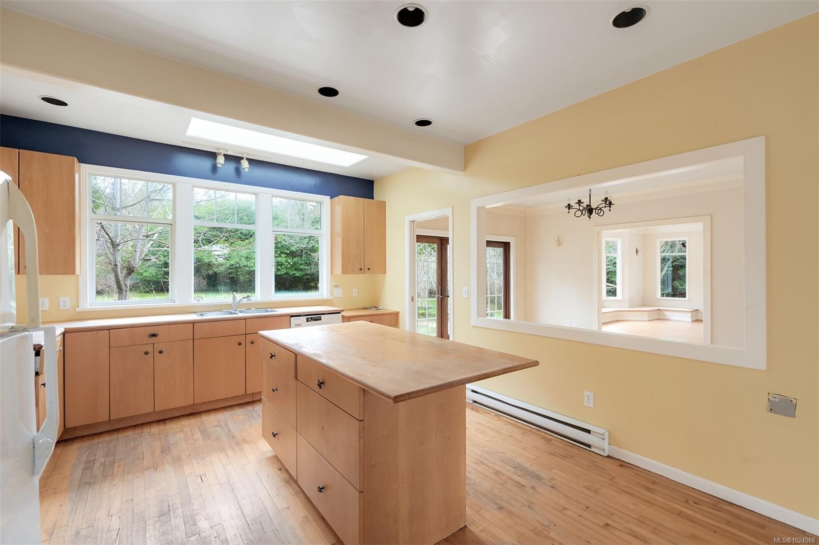 2930 Sea View Rd, Saanich, BC