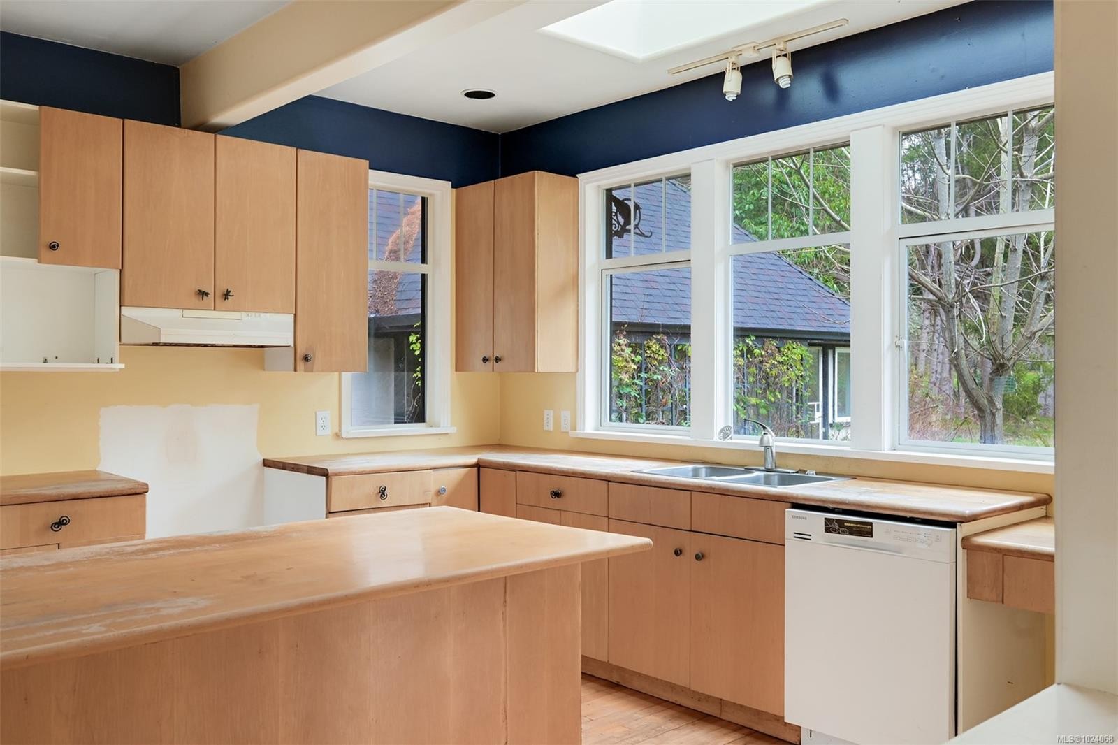 2930 Sea View Rd, Saanich, BC