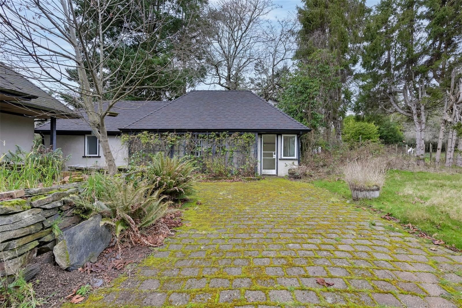 2930 Sea View Rd, Saanich, BC
