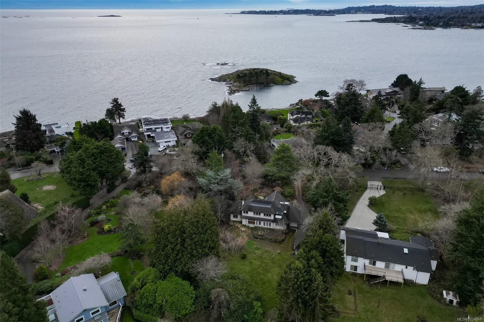 2930 Sea View Rd, Saanich, BC