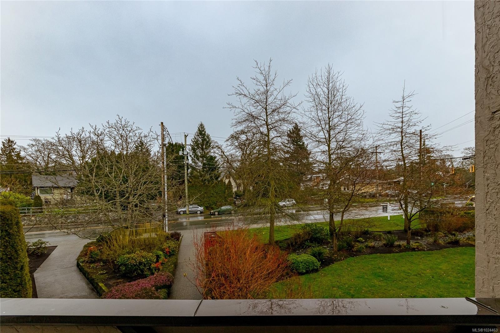 206-3800 Quadra St, Saanich, BC - Outdoor