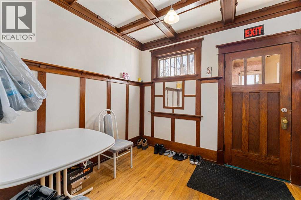 216 15 Avenue Nw, Calgary, AB - Indoor Photo Showing Other Room