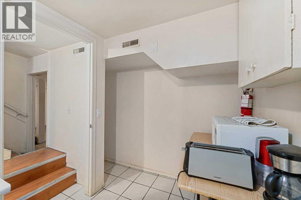 216 15 Avenue Nw, Calgary, AB - Indoor