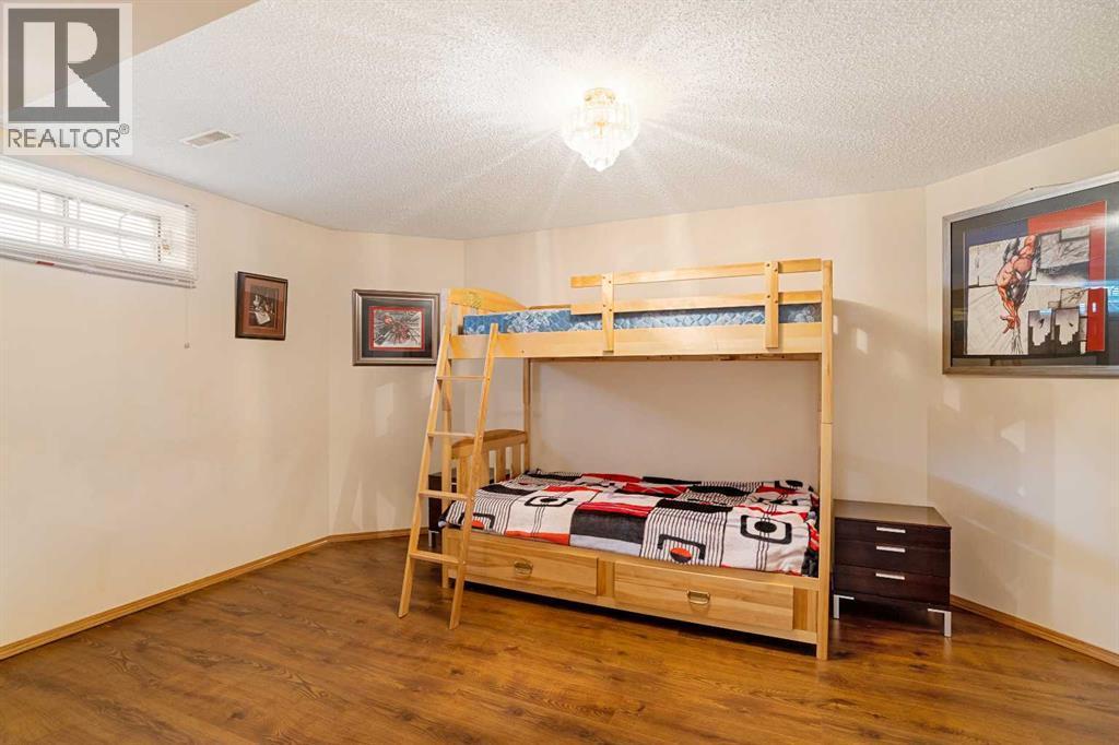 218 15 Avenue Nw, Calgary, AB - Indoor Photo Showing Bedroom