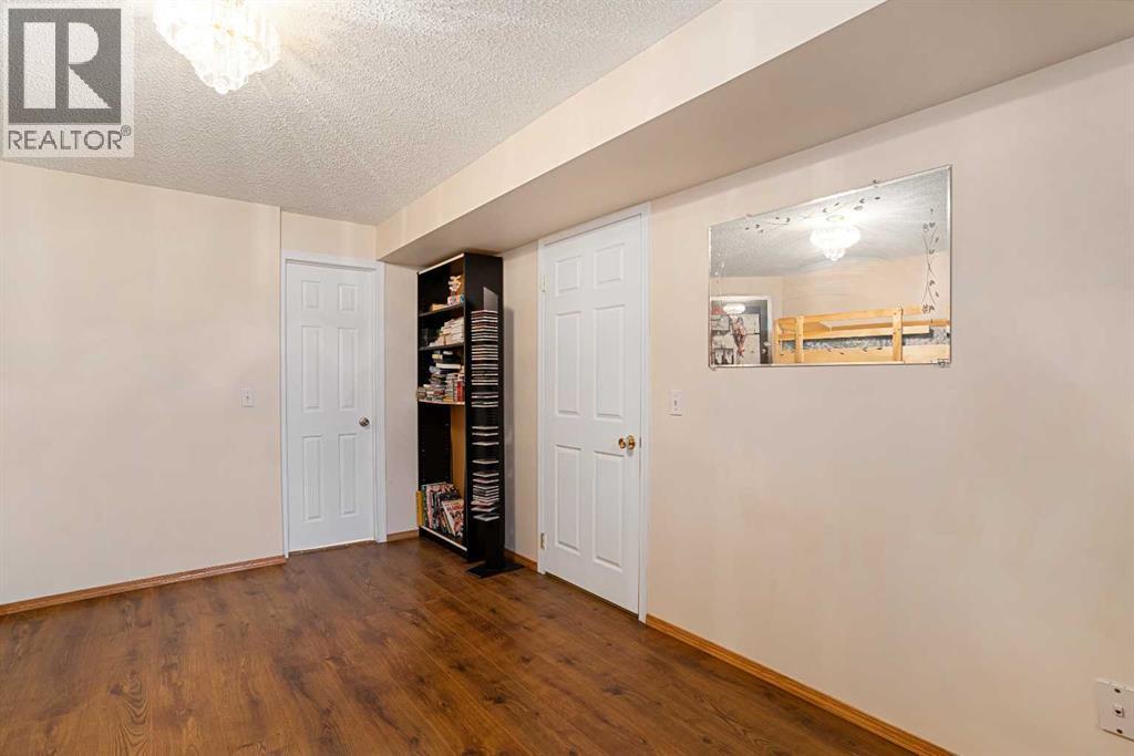 218 15 Avenue Nw, Calgary, AB - Indoor Photo Showing Other Room