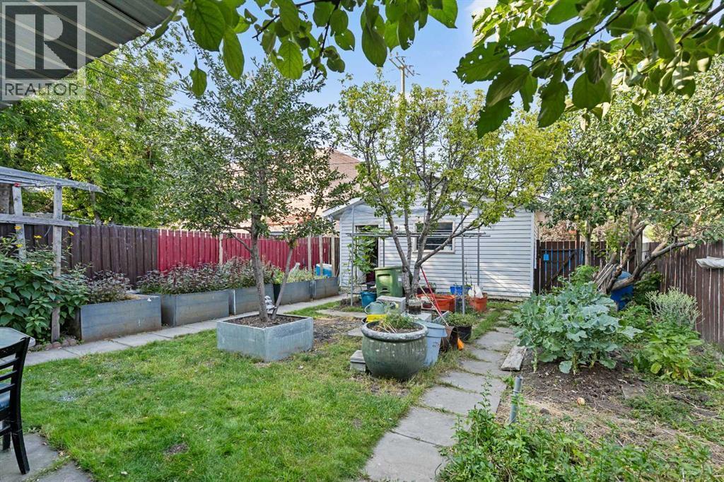 218 15 Avenue Nw, Calgary, AB - Outdoor