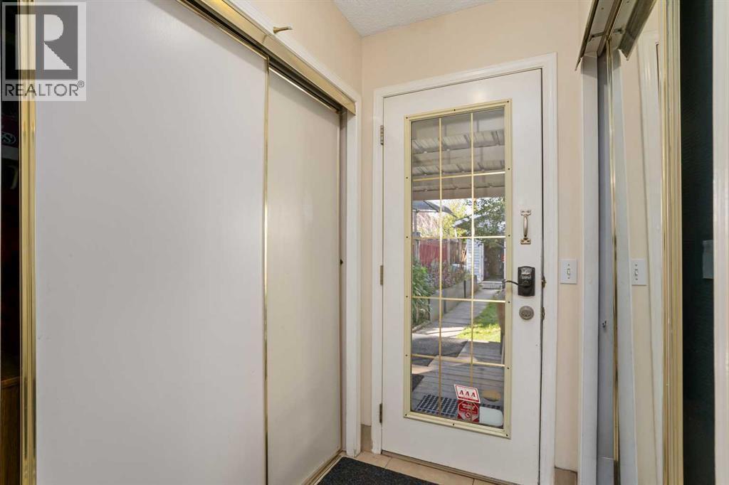 218 15 Avenue Nw, Calgary, AB - Indoor Photo Showing Other Room