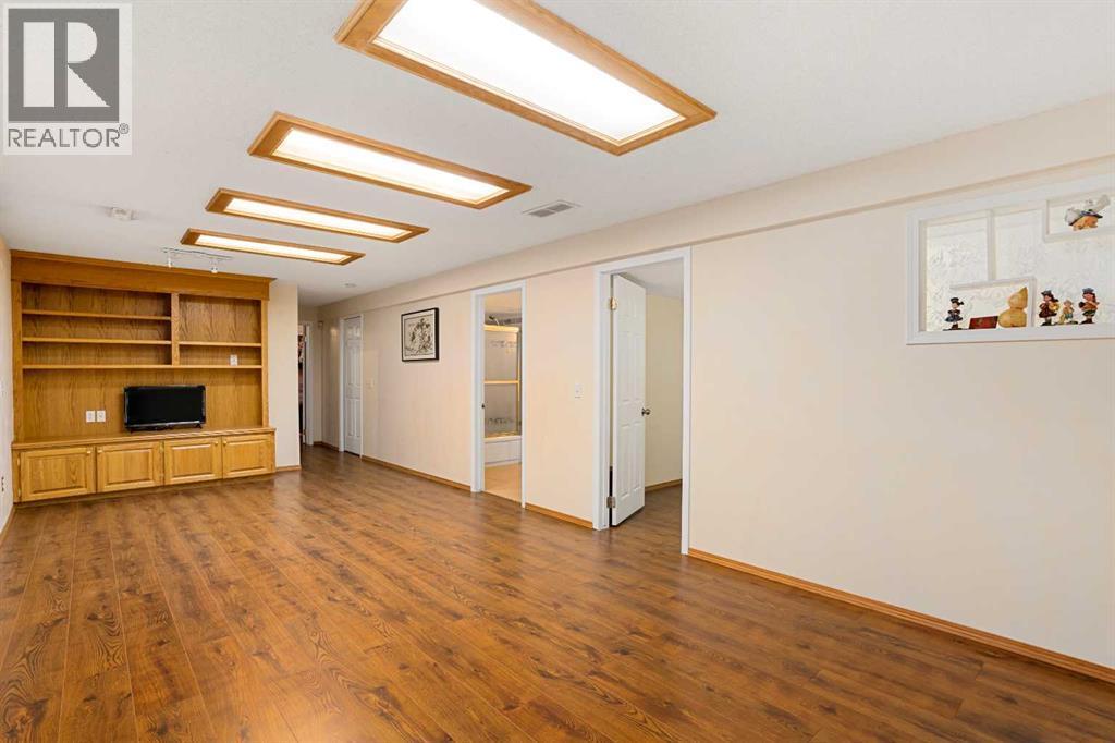 218 15 Avenue Nw, Calgary, AB - Indoor Photo Showing Other Room