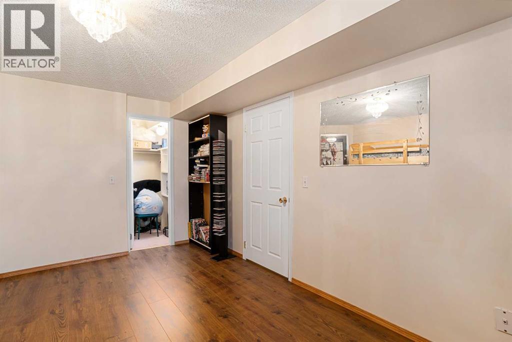 218 15 Avenue Nw, Calgary, AB - Indoor Photo Showing Other Room