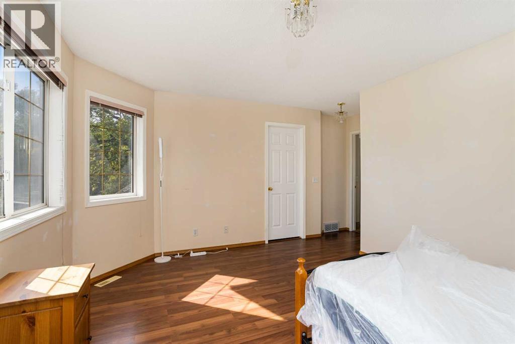 218 15 Avenue Nw, Calgary, AB - Indoor Photo Showing Bedroom