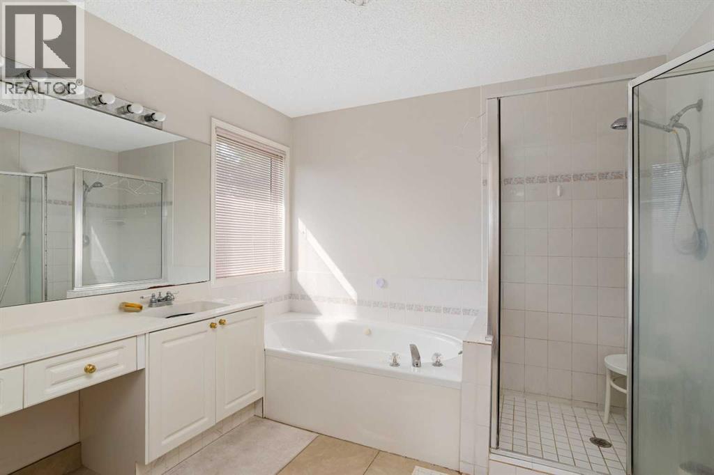 218 15 Avenue Nw, Calgary, AB - Indoor Photo Showing Bathroom