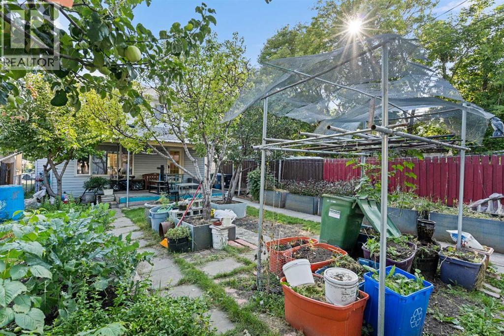 218 15 Avenue Nw, Calgary, AB - Outdoor