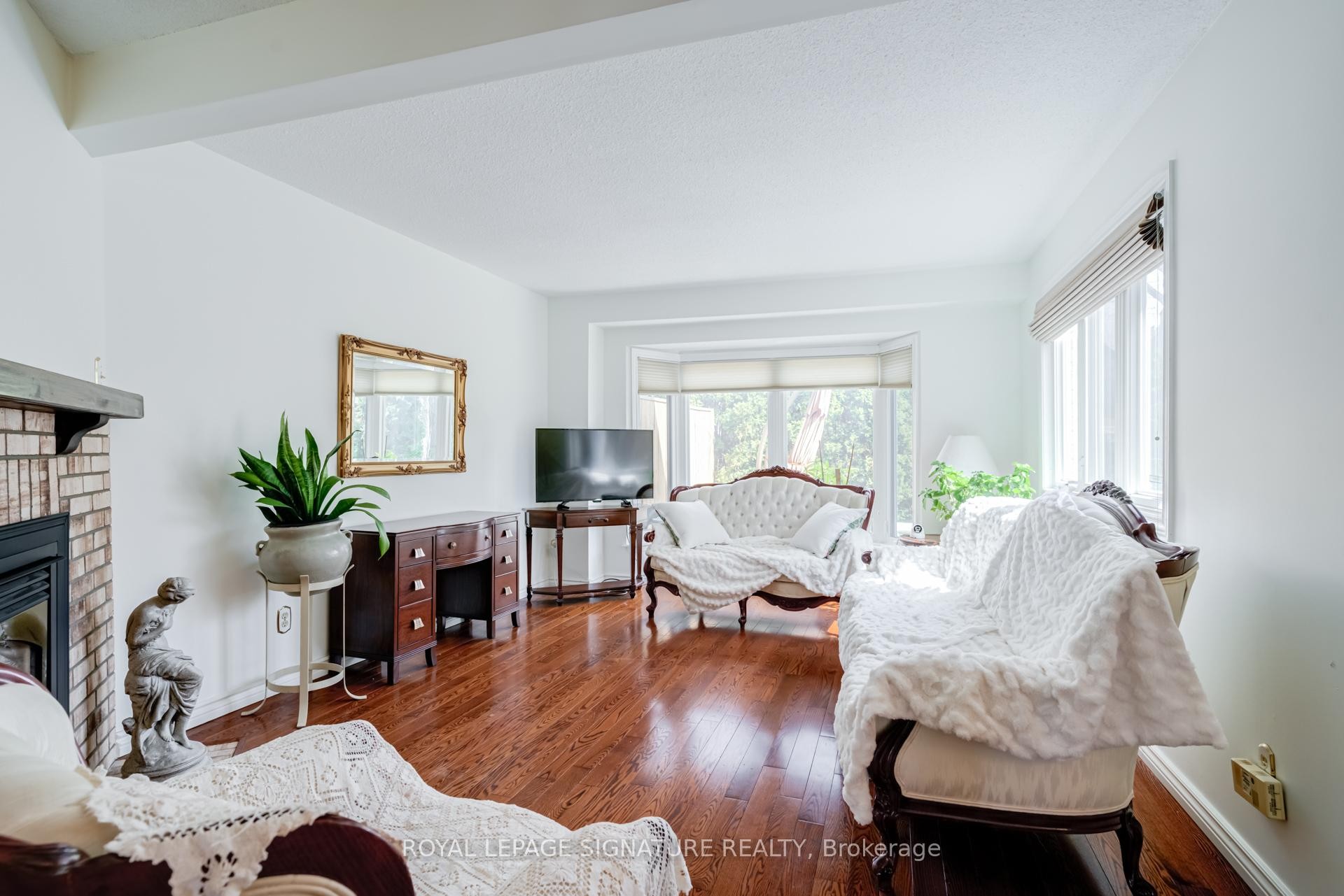 22-3420 South Millway Way, Mississauga, ON - Indoor Photo Showing Living Room With Fireplace