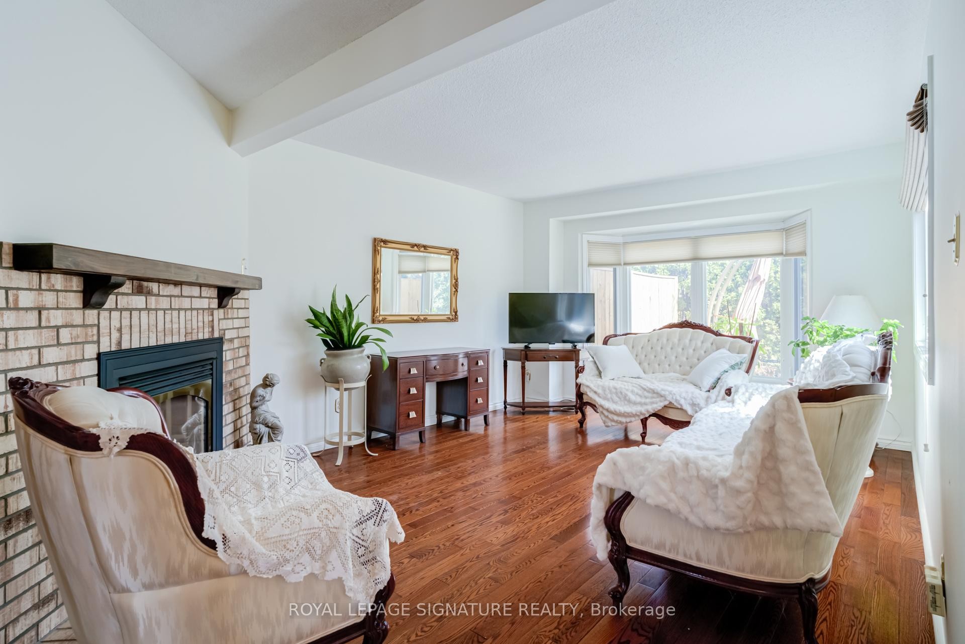 22-3420 South Millway Way, Mississauga, ON - Indoor Photo Showing Living Room With Fireplace