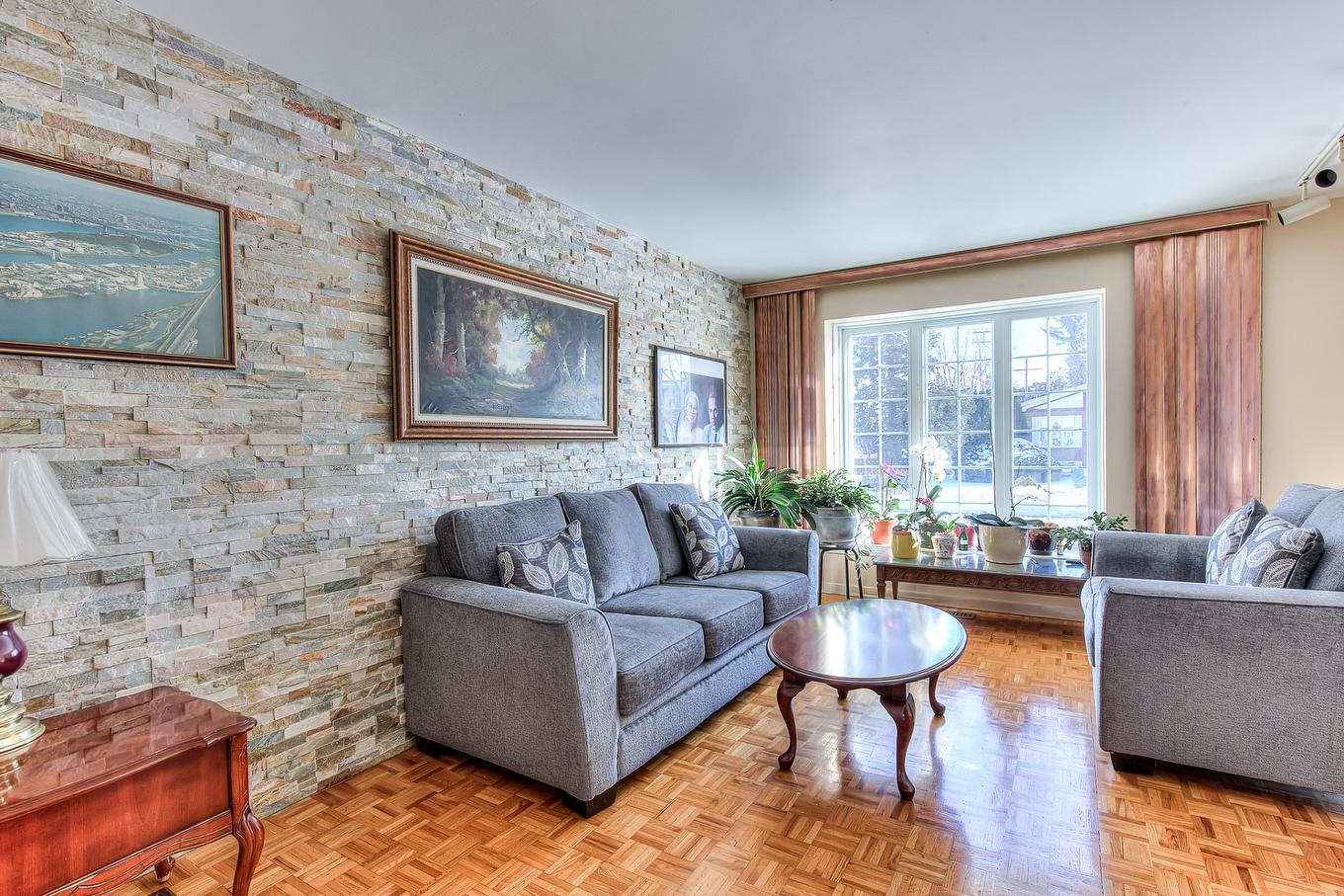 Salon - 3660 Rue Isabelle, Laval (Fabreville), QC - Indoor Photo Showing Living Room