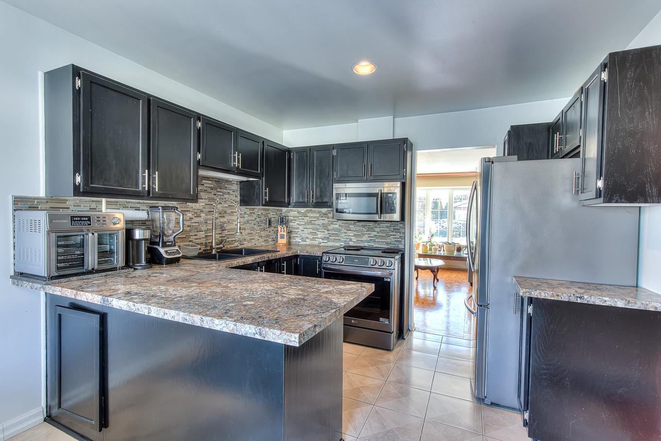 Cuisine - 3660 Rue Isabelle, Laval (Fabreville), QC - Indoor Photo Showing Kitchen With Upgraded Kitchen